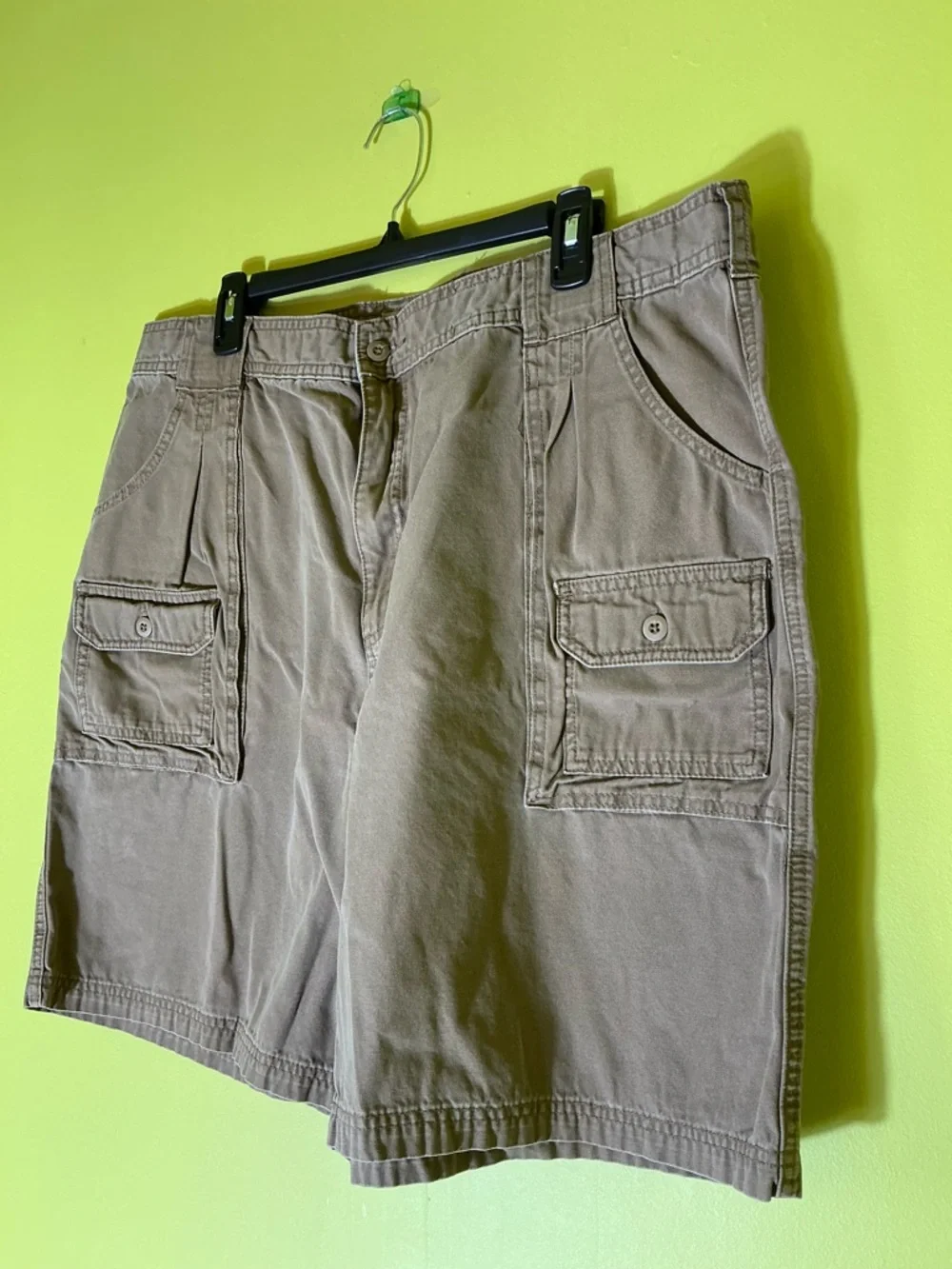 Tan Cabela's cargo shorts